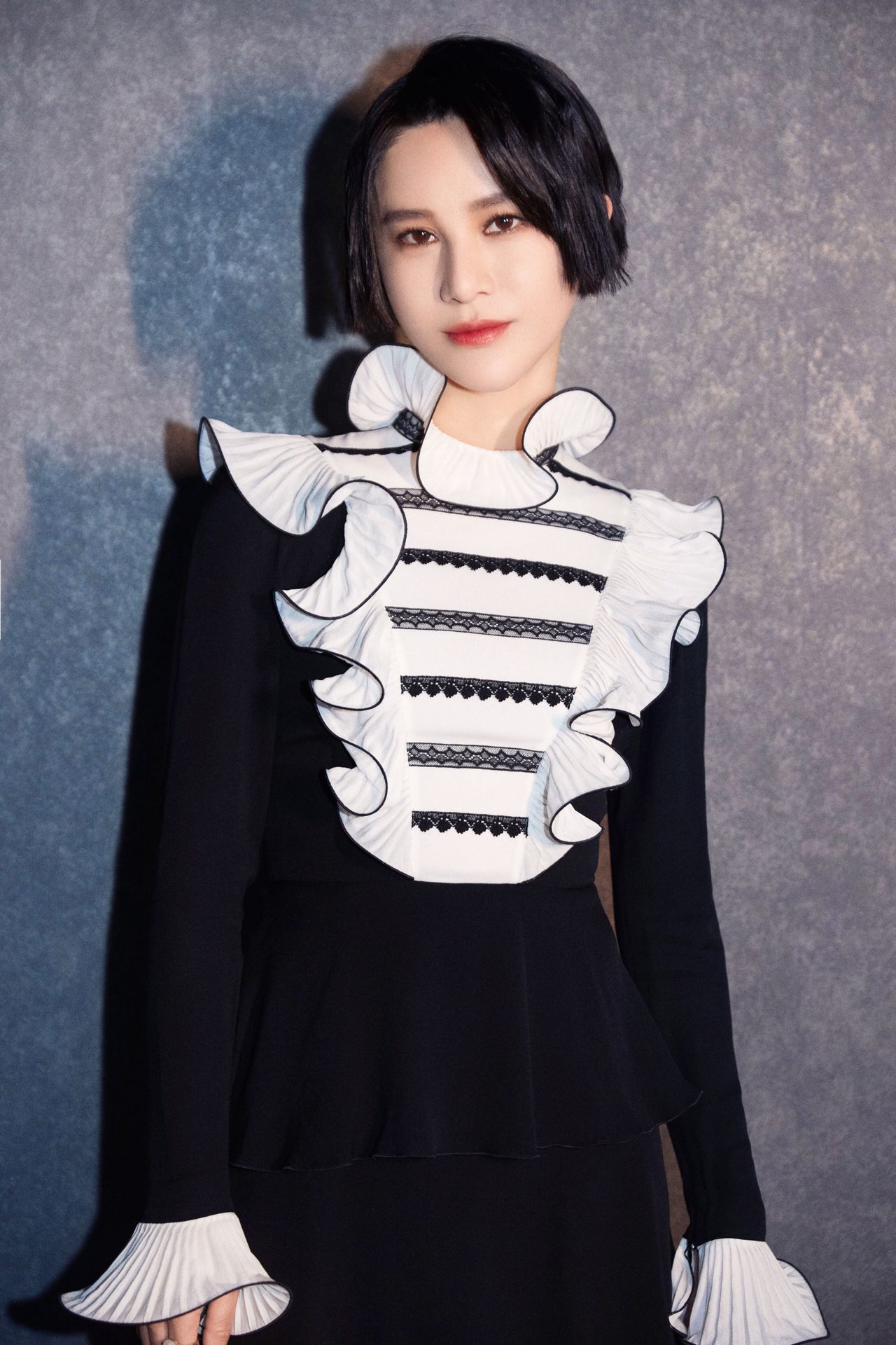 尚雯婕的荷叶边设计,忒好看喽,想要夸你都么词!