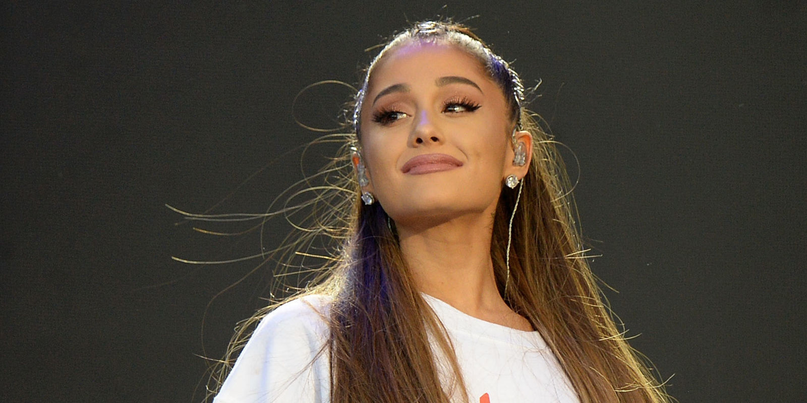 麻醉式娱乐,甜美式性感,阴霾世界里的甜味剂 | 评《sweetener》