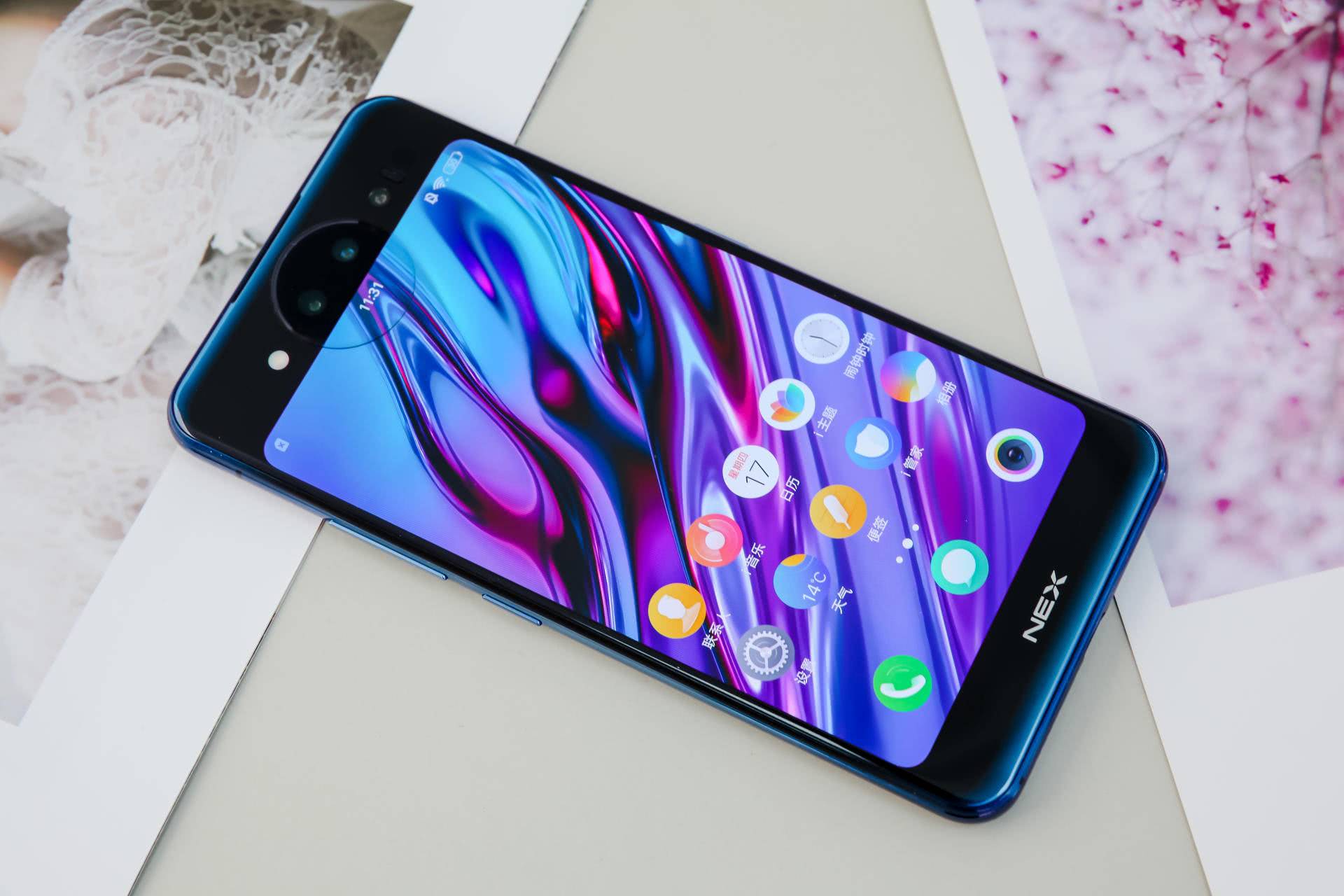 vivonex双屏版以优秀的双屏设计给你非凡的体验