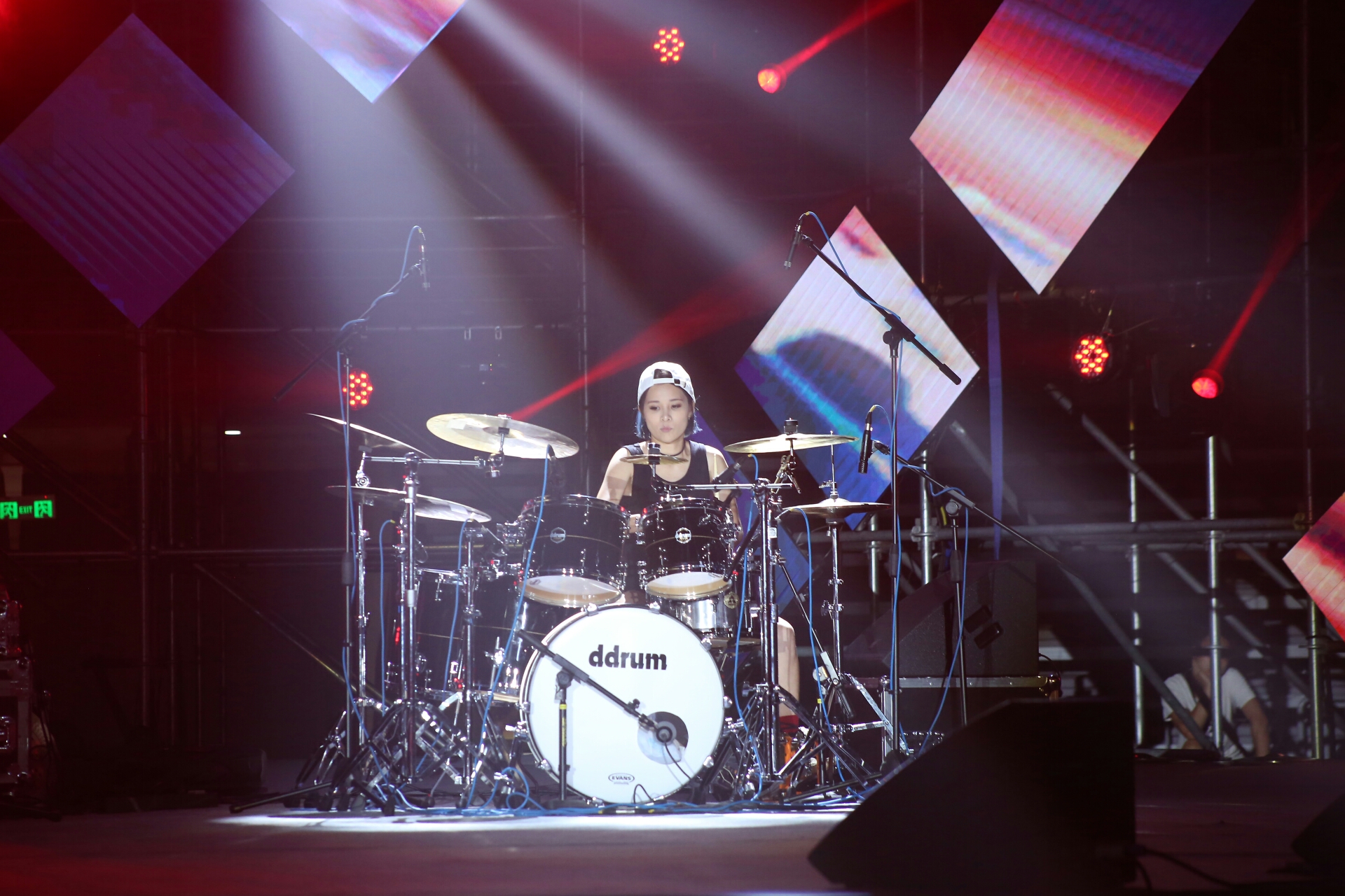台湾美女鼓手陈曼青,空降顶级架子鼓大赛中国好鼓手!