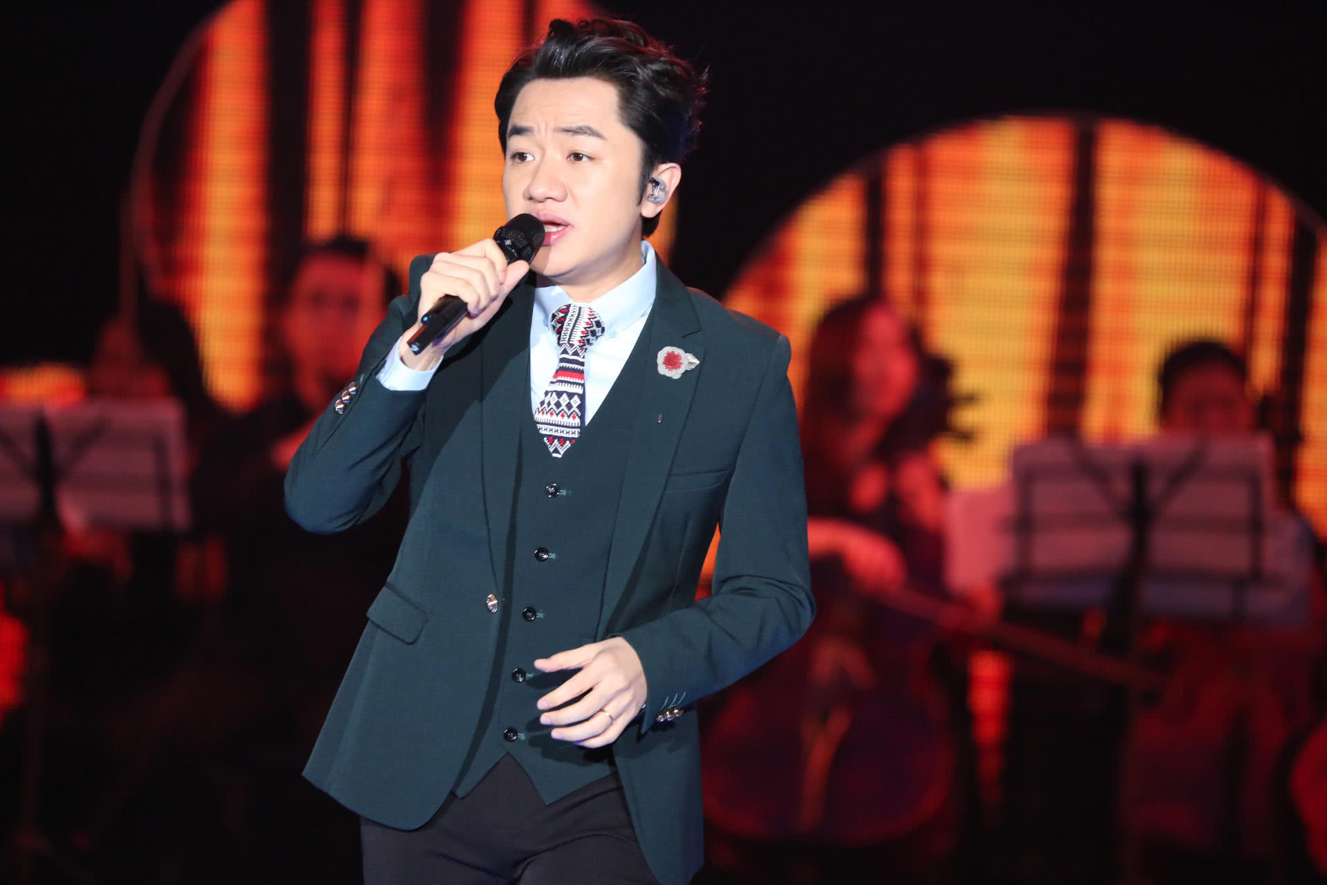 为了妻子抛弃《奔跑吧》,转身投靠湖南综艺,可网友这次都支持他|祖蓝