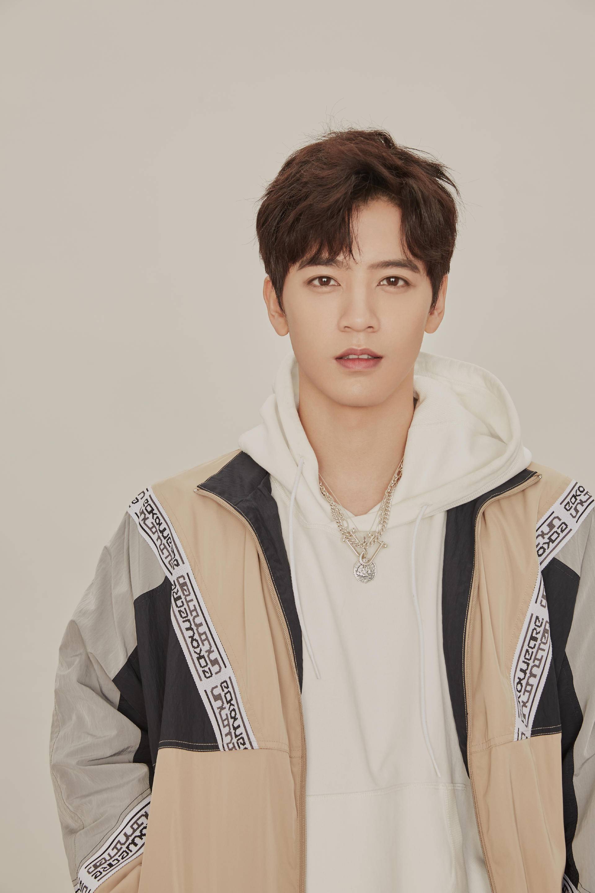 关晓彤捧不红的李宗霖转型男团练习生,网友:李要走鹿晗的路线?