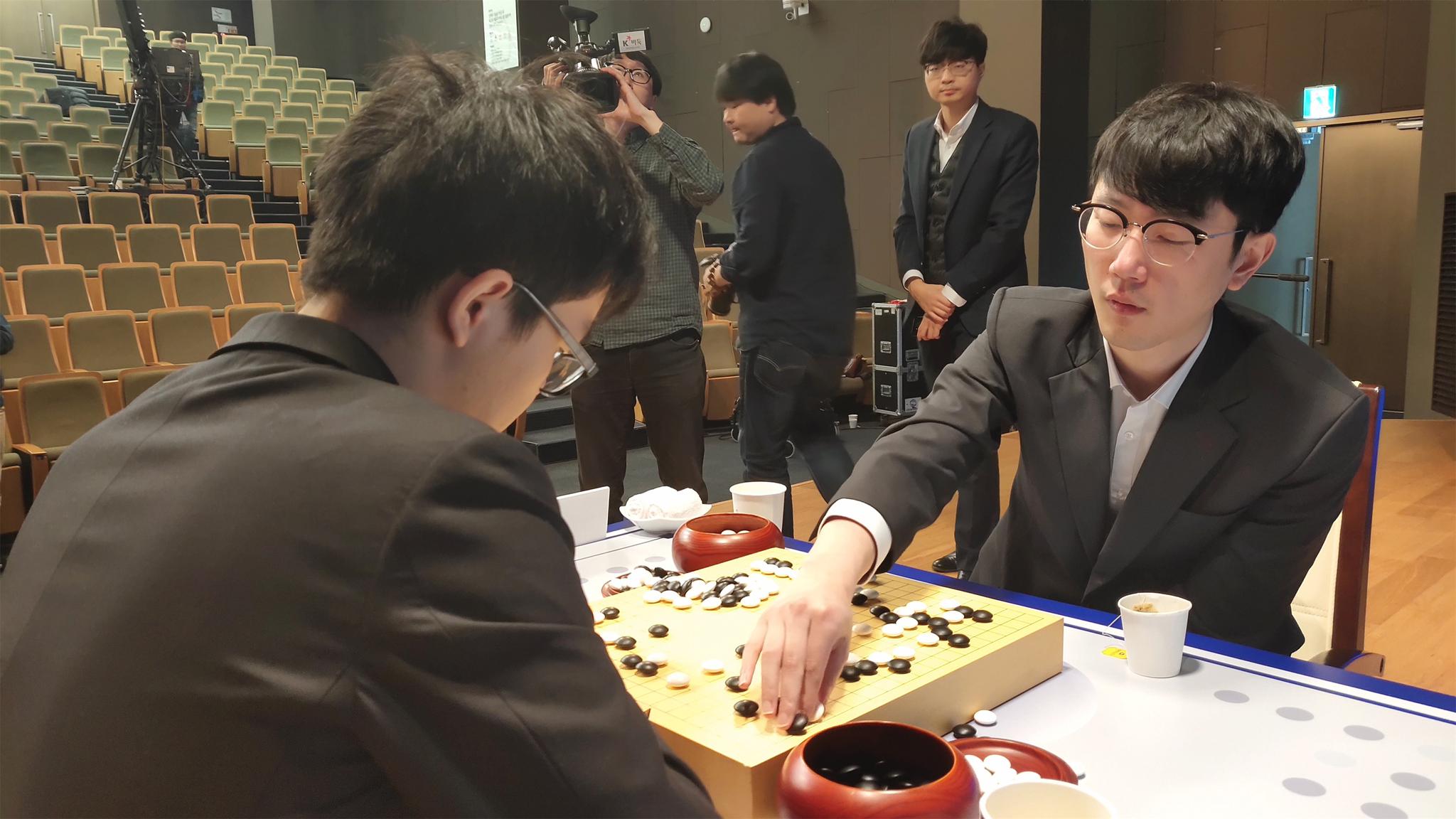 三星杯决赛安国铉发挥完美拿下首局柯洁痛失一城