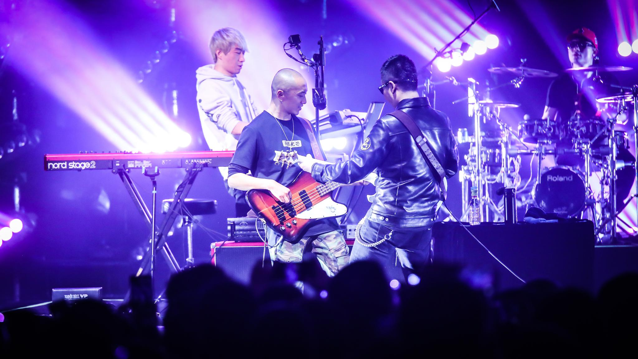 许巍“无尽光芒“巡演门票销售持续火爆，南京站即将预售开启