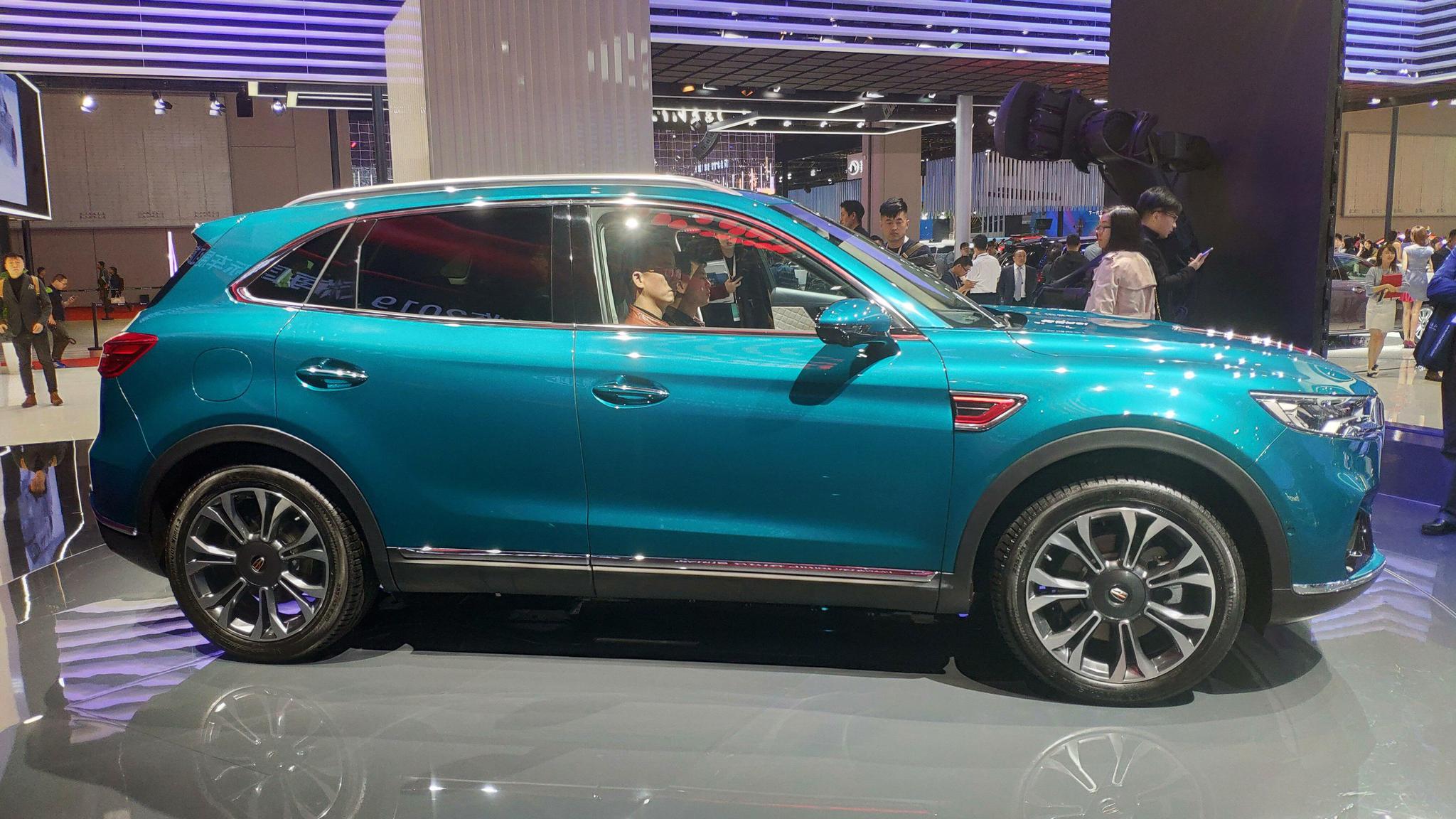 墨绿车色很少见配自主20t爱信6at一汽红旗hs5现身上海车展