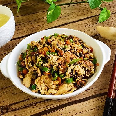 家常菜,梅干菜线椒炒鸡蛋