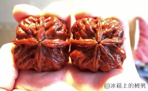 7年包浆的四棱铁核桃,美到极致!100000元也不卖!