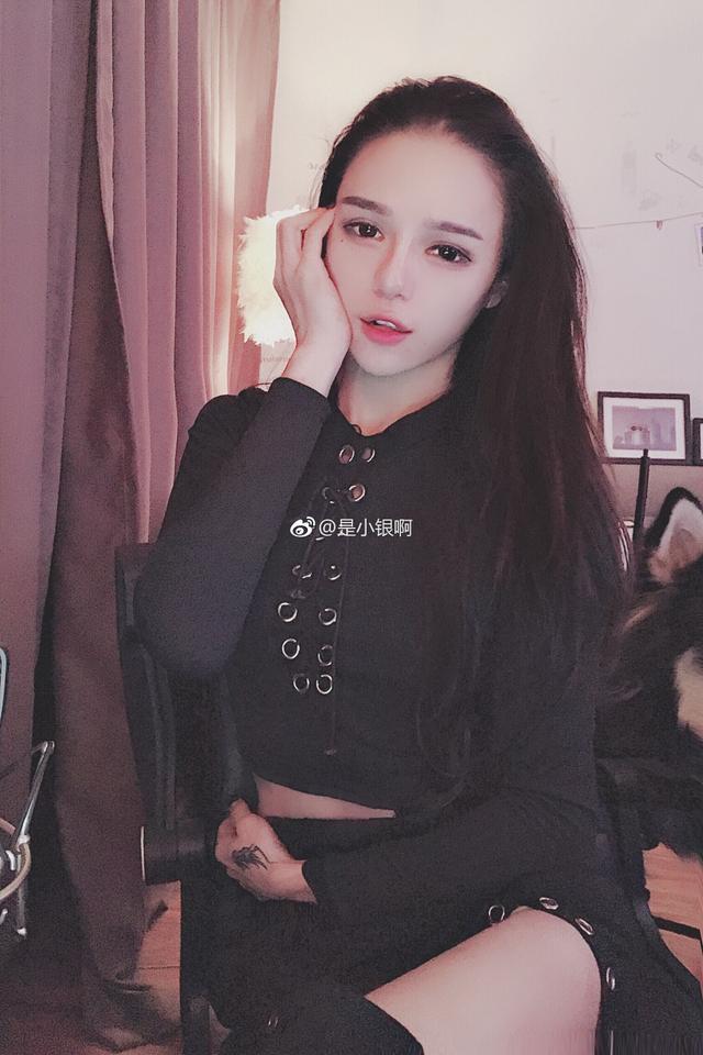 全民最美伪娘小银在大街散步遇到钢铁直男