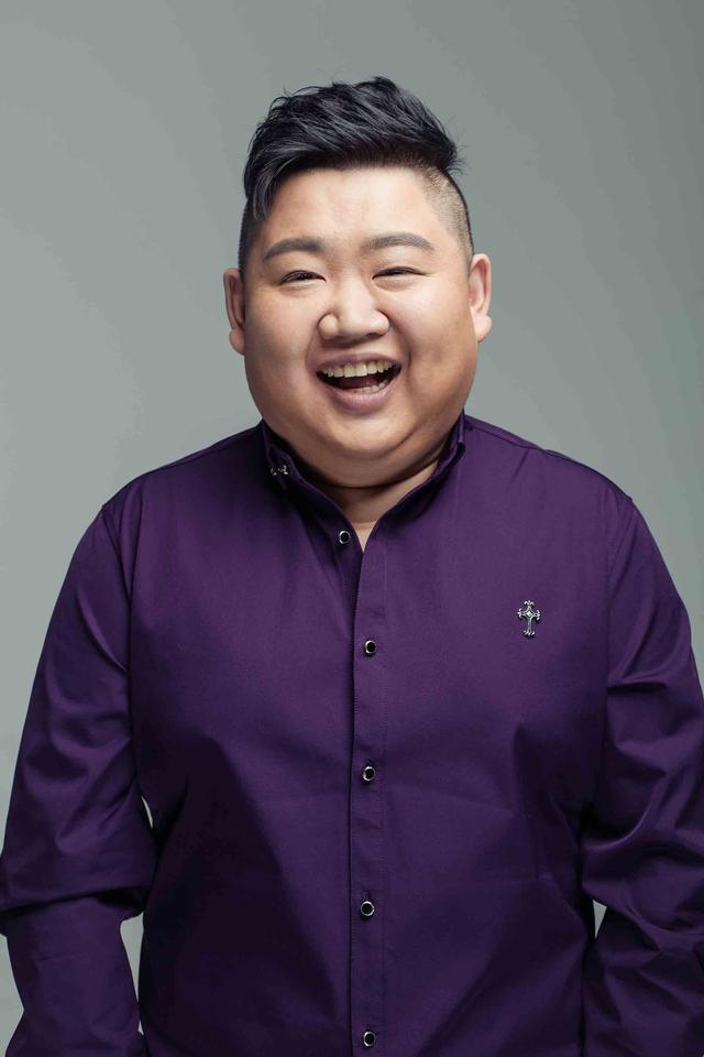 《斗破苍穹》热播 张艺骞打破次元壁演绎"校园红人"