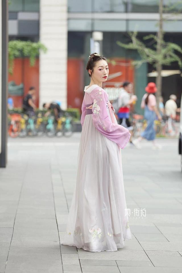 成都街拍:汉服风潮!与佳人对望,谈笑风生!