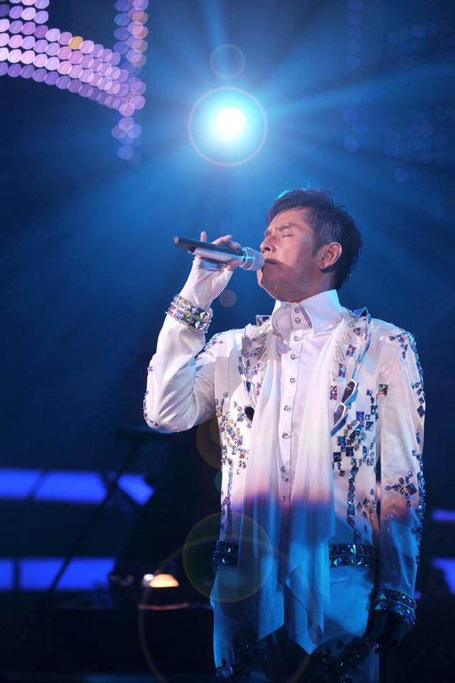 他的经典歌曲超过1000首,金曲就有数百首,却偏爱这3首歌曲