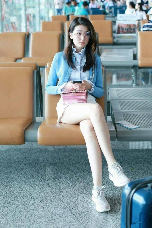 172cm的身高,是乔欣最大的优势,整个娱乐圈,也只有关晓彤能够和她不相