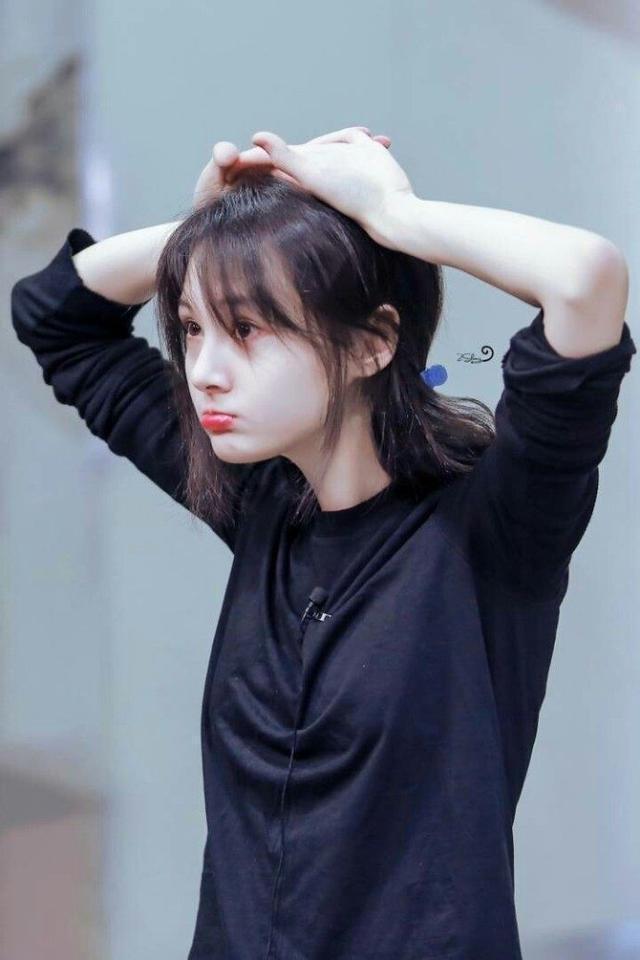 女明星卖萌嘟嘴,热巴搞笑,景甜美丽,颖宝可爱,看邓爽却无语了