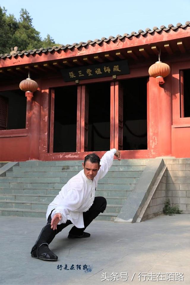 不怕吃苦一住半年起,不当自己是外人|功夫梦|太极|武当山_新浪网