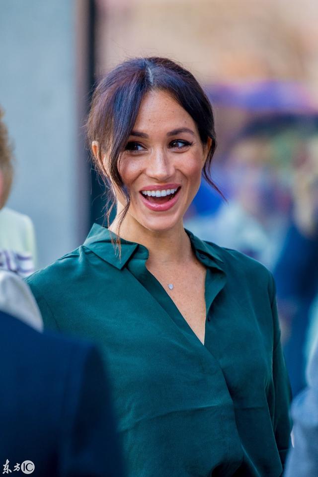 梅根王妃穿着朴素做公益受到热捧王妃宝座稳坐如泰山