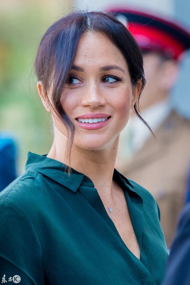 梅根王妃穿着朴素做公益受到热捧王妃宝座稳坐如泰山