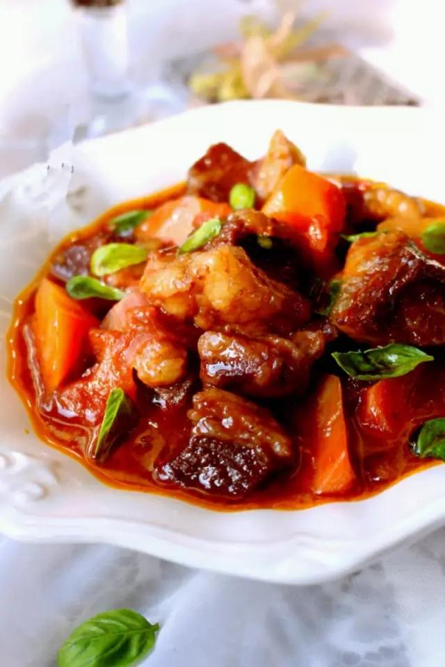 西红柿炖牛腩的做法