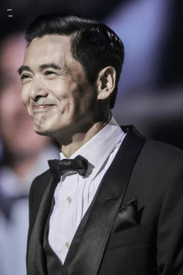 笑起来满脸皱纹,63岁的周润发却是最帅的男人,永远的许文强