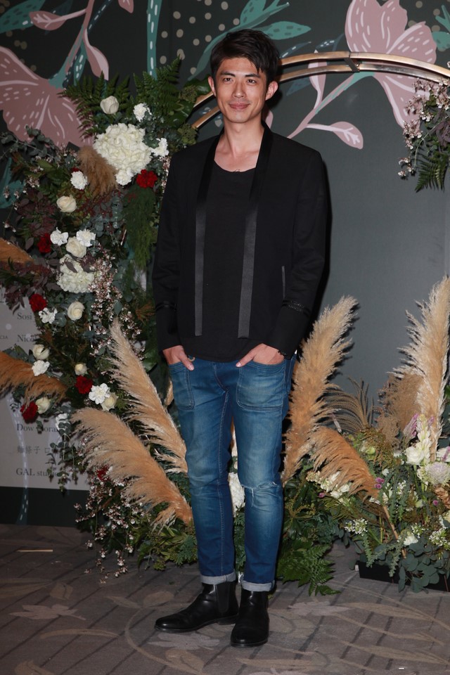 简嫚书的同门师弟,也有共同兴趣就是喜欢拍照跟艺术,「他们已经结婚