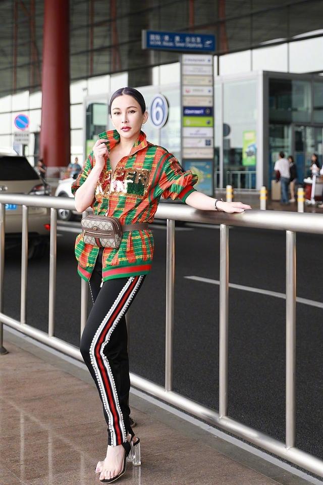 "蛇精脸"大军又添一员,39岁温岚大变脸,畸形审美毁了自己!