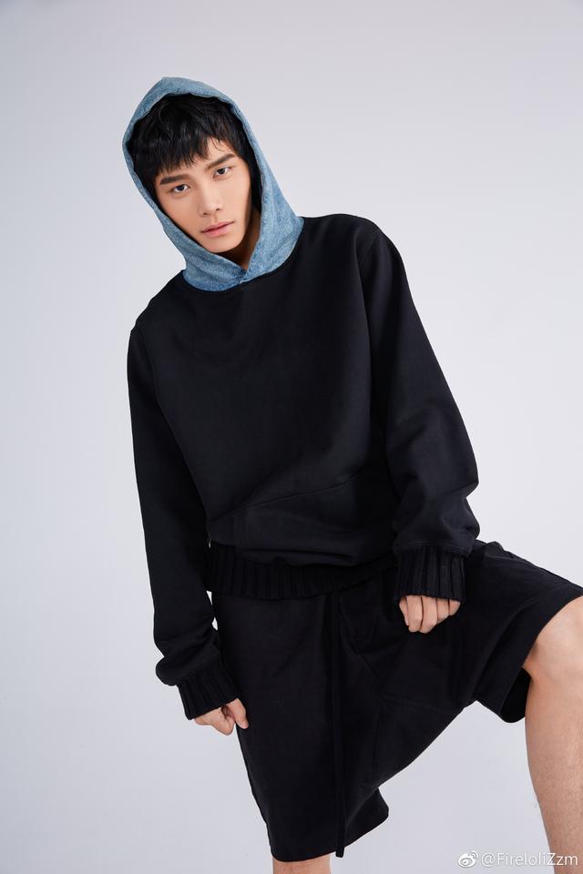 fireloli赵志铭c位空降lol全明星赛,网友:退役选手牌面真大!