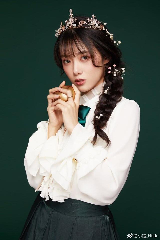 英雄联盟:rookie女友小钰晒写真问大家哪张好看,网友:全都要