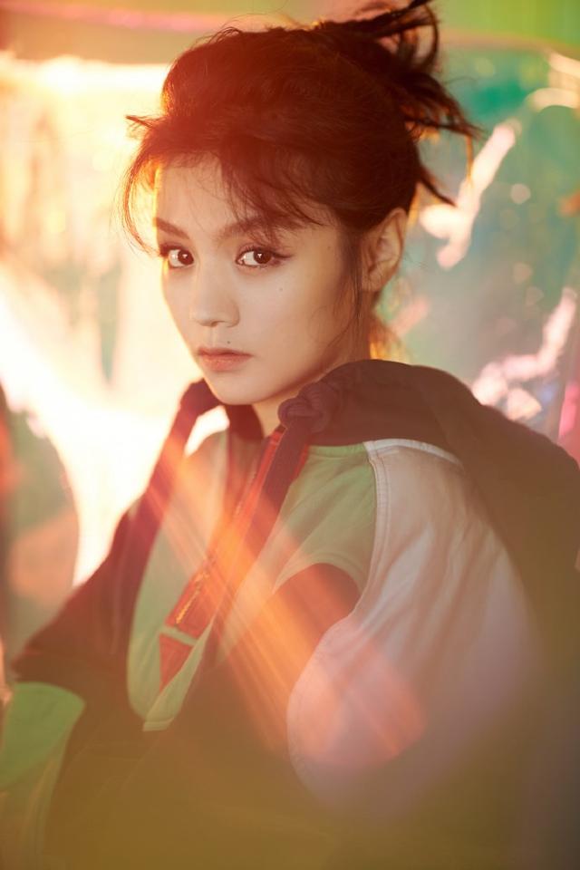 春夏的这一身混搭实在太有范,由内而外散发的文艺气息