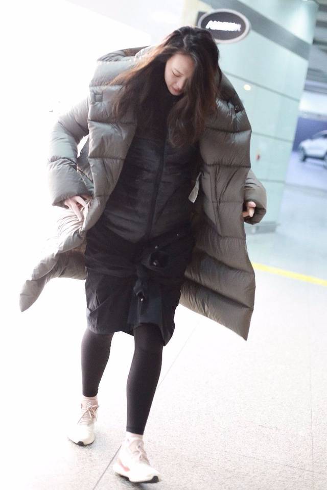 惠若琪78公斤的体重,穿羽绒服胖如球,穿礼裙又很苗条!