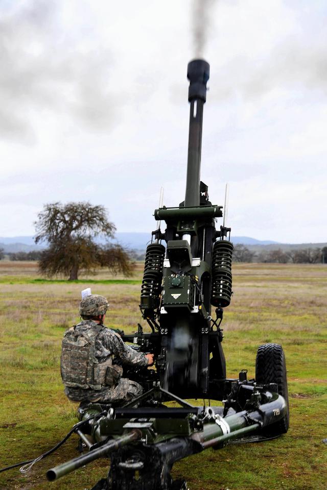 105毫米榴弹炮,曾经是风光无限,为何如今逐渐销声匿迹?