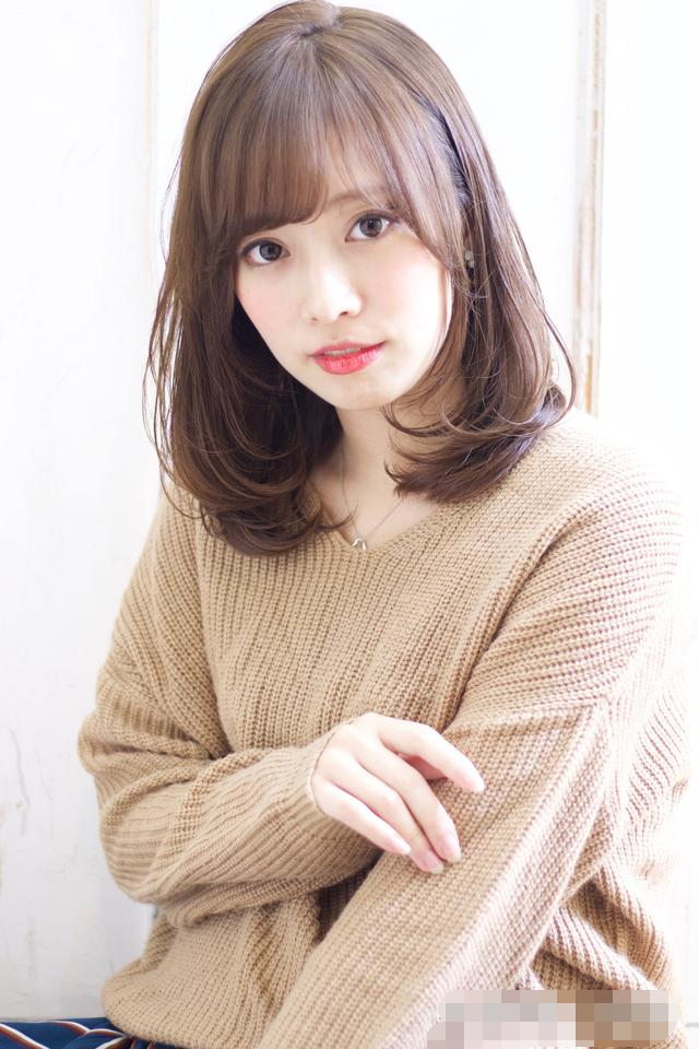 自来卷的人适合做什么发型比较好看?