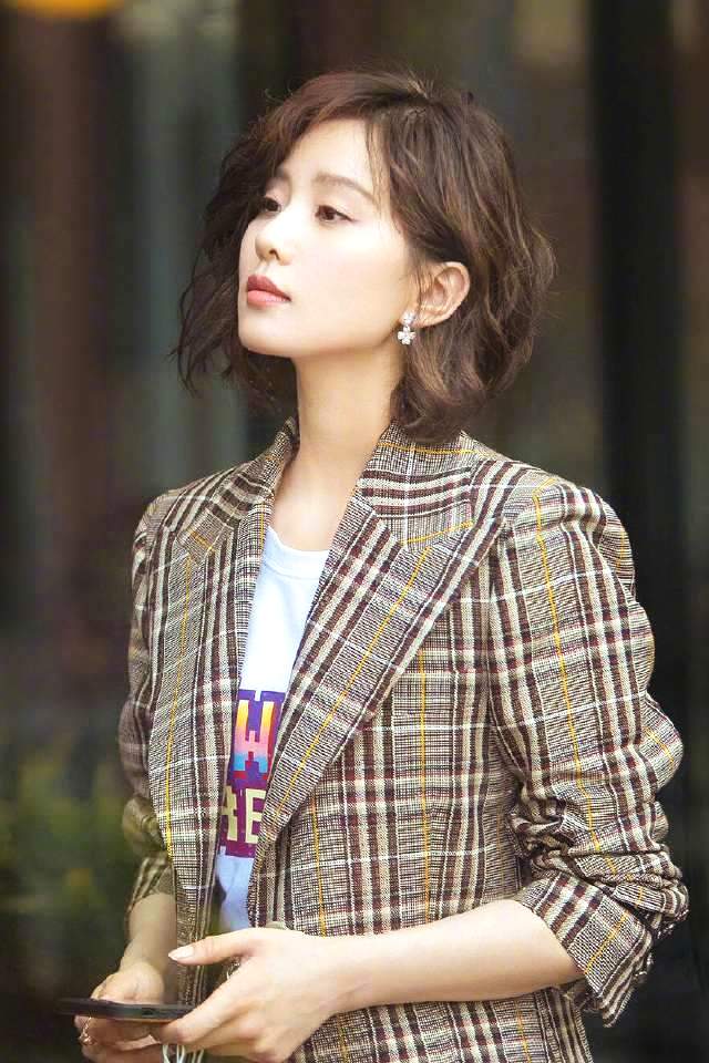 刘诗诗剪了款减龄的"波波头",31岁看似17岁!