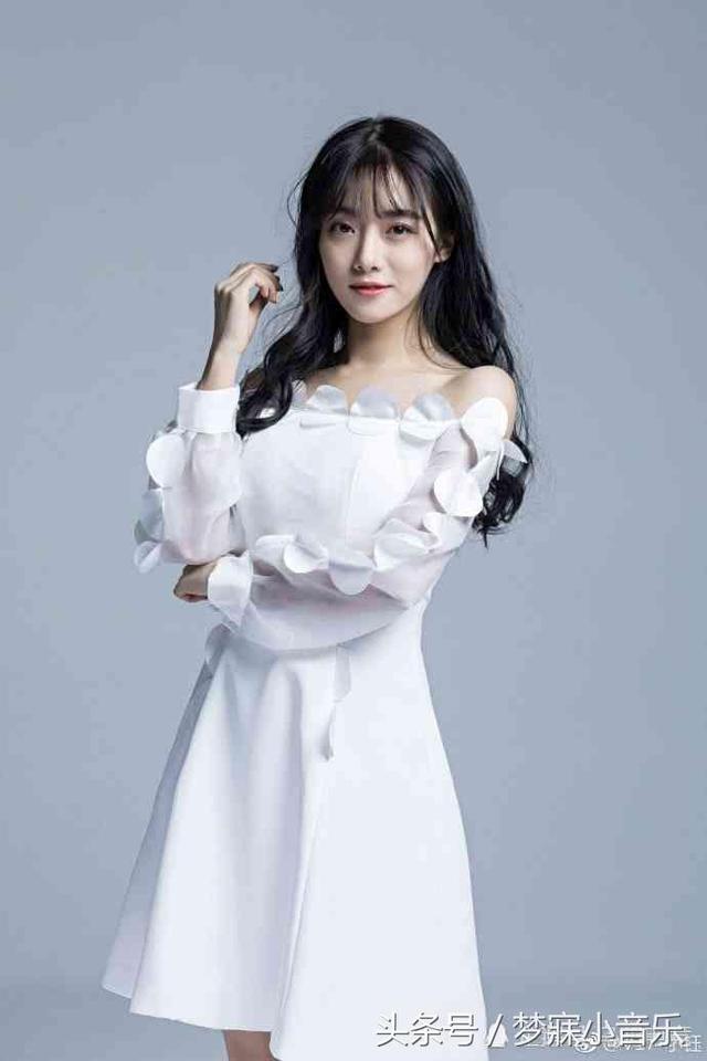 英雄联盟lpl女解说女主持定妆照曝光余霜好美苏小妍好