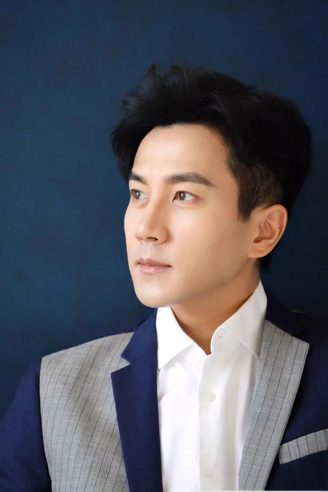 刘恺威参加录制我要上春晚节目玩花式跳绳心情大好