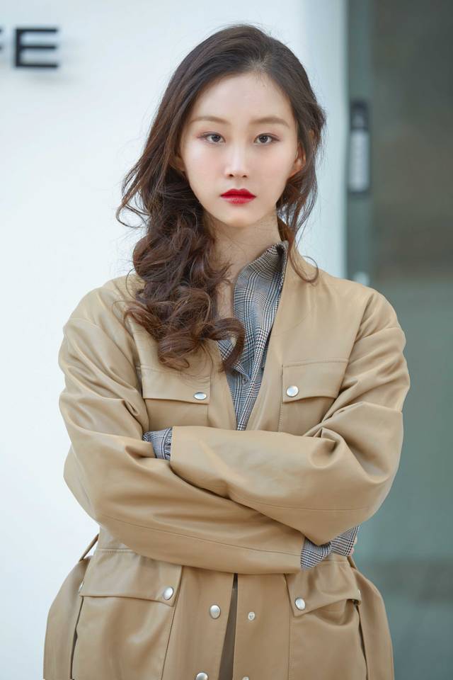 于潼早春写真曝光 简约利落风扑面而来