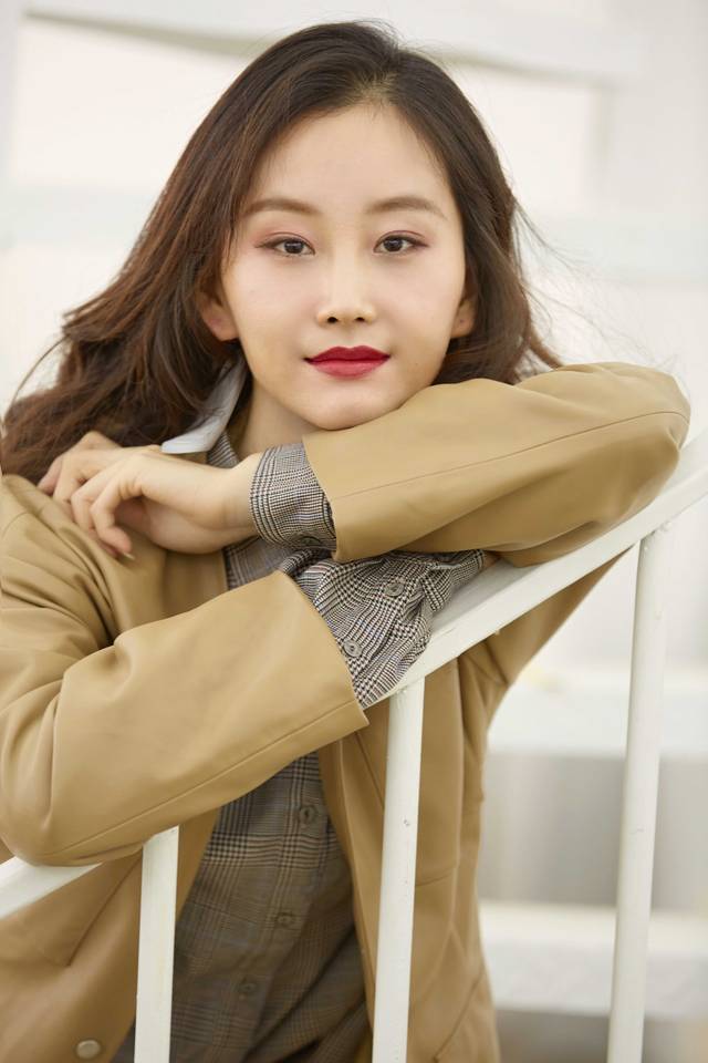 于潼早春写真曝光 简约利落风扑面而来