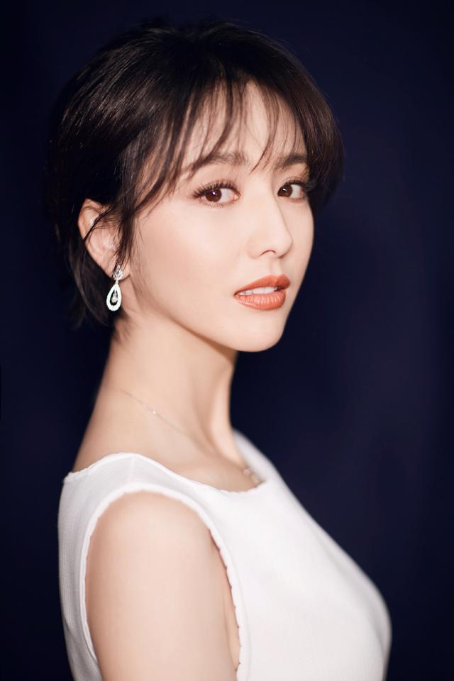 "红",只因剪短发至少年轻10岁,意外时尚|短发|佟丽娅|发型_新浪新闻