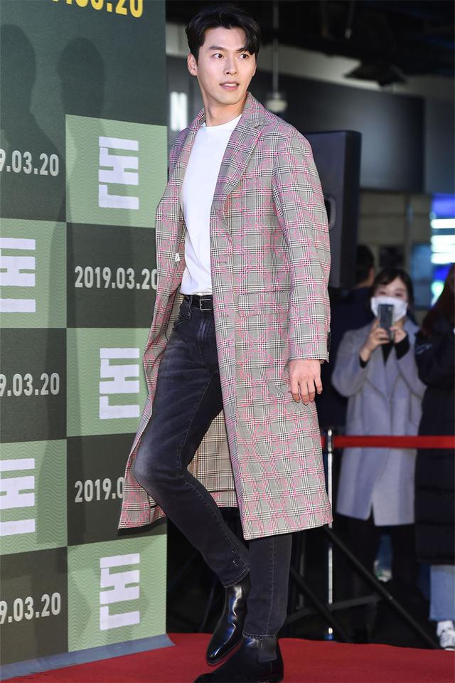 玄彬又帅了白t恤配长大衣轻松穿出型男范身高184cm真不是吹的