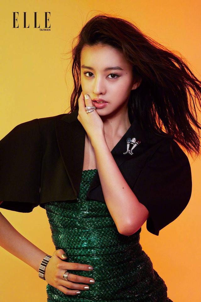 木村光希成熟风拍大片,"魔鬼配色"成亮点,高级颜值也难驾驭