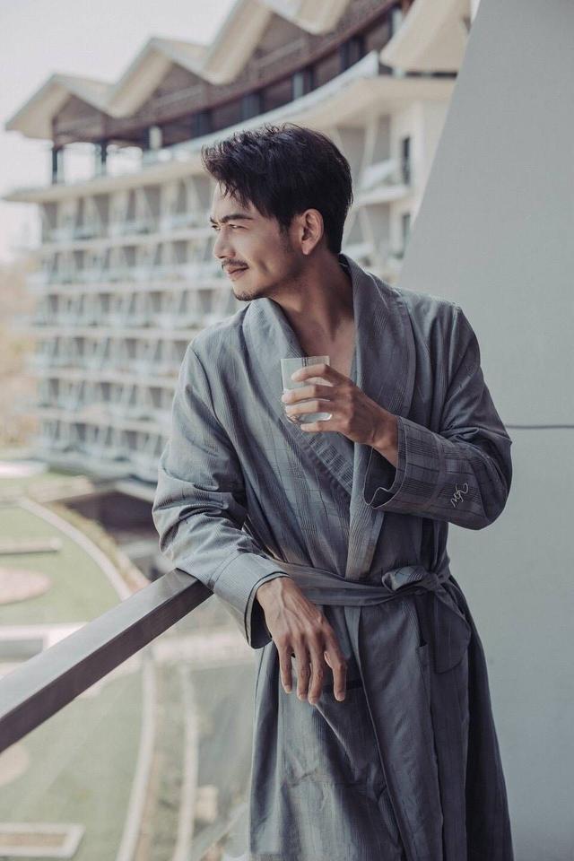 小包总出轨证据再曝,一晚转一万块钱,女主是个尖下巴拜金网红