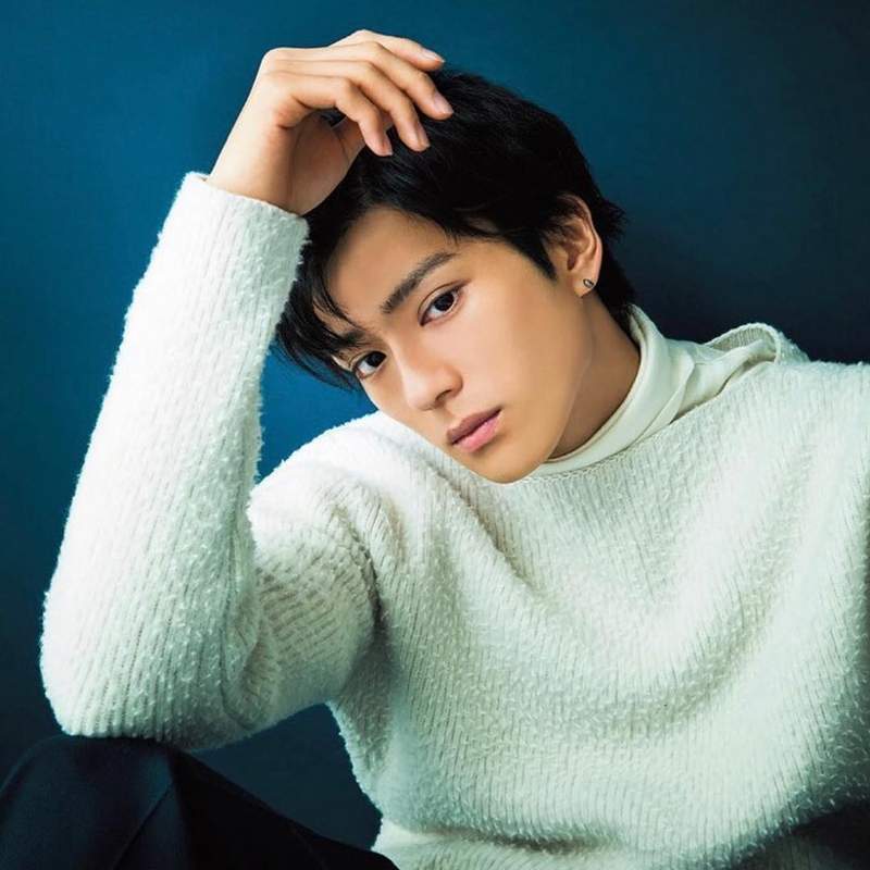 新田真剑佑弟弟在日本正式出道,“雄霸”千叶真一的DNA太强大了