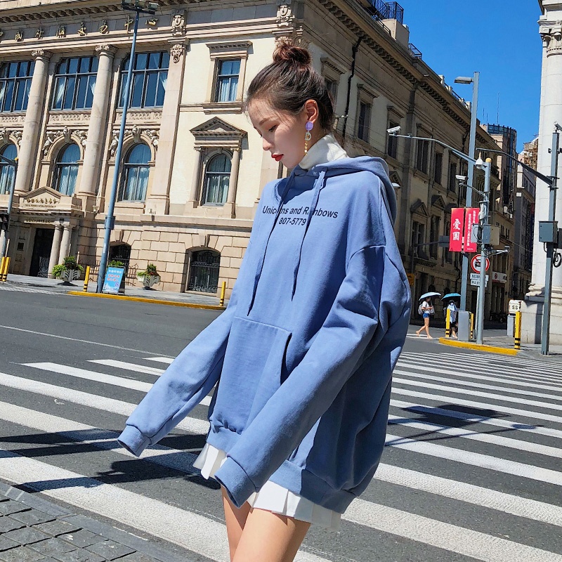 网红卫衣 马丁靴,美的隔壁班花都来学