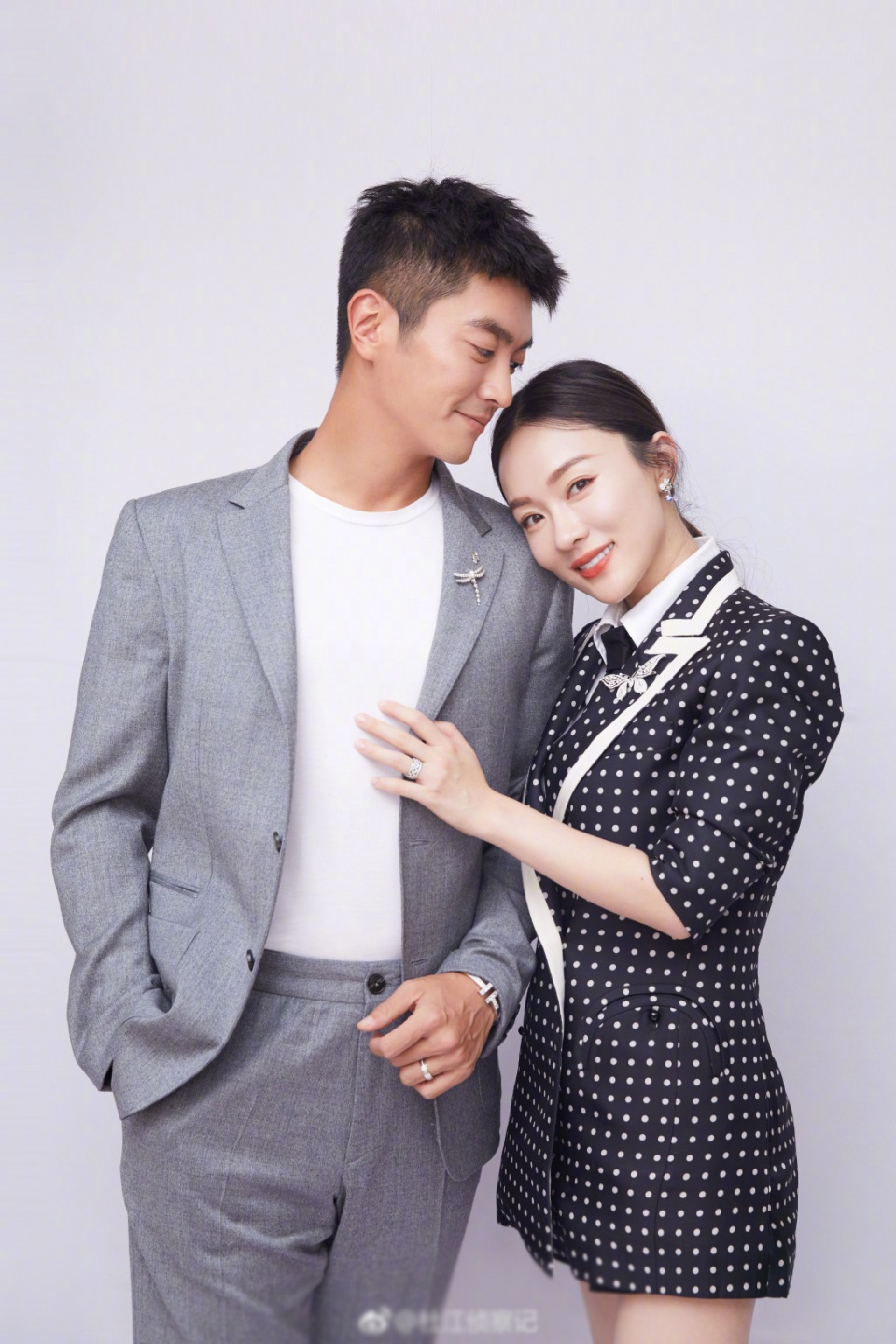 霍思燕38岁生日,老公杜江晒亲亲照为其庆生,夫妻俩也太甜了吧