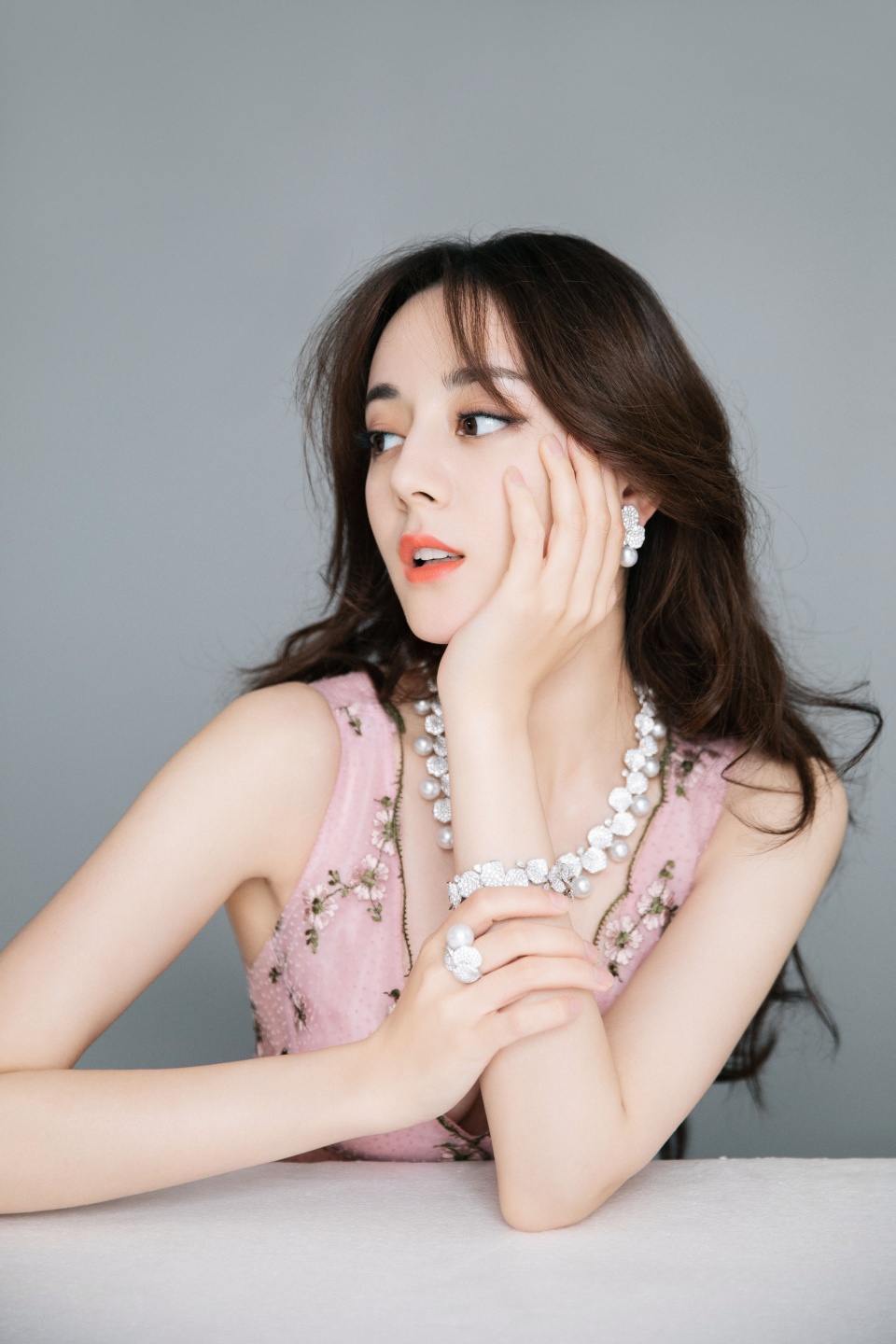 去年砸了口碑的迪丽热巴,今年还找的回来吗?