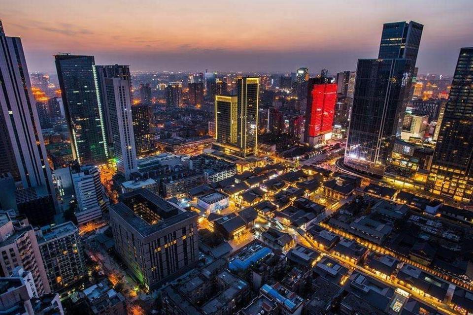 中国的这个省会城市不得了,入围新一线城市,即将超越天津!
