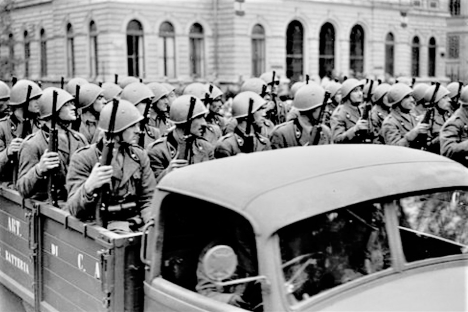 二战中的意大利军队老照片对英军战俘很好在南斯拉夫高调阅兵