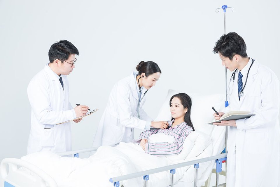 住院72天我卖了两套房比起穷深圳人更怕生病