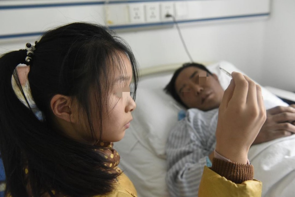 丈夫病重,妻子割肾救夫,10岁女儿要"把肾给爸爸"