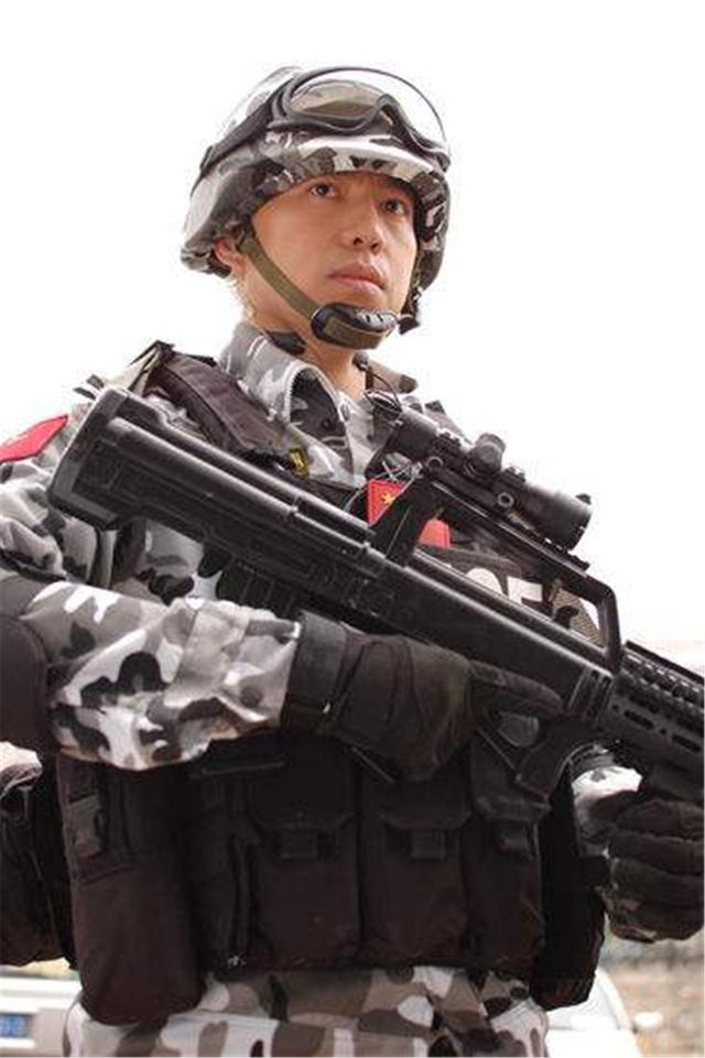 特种兵谷智鑫,全能硬汉重情重义,家庭生活幸福美满