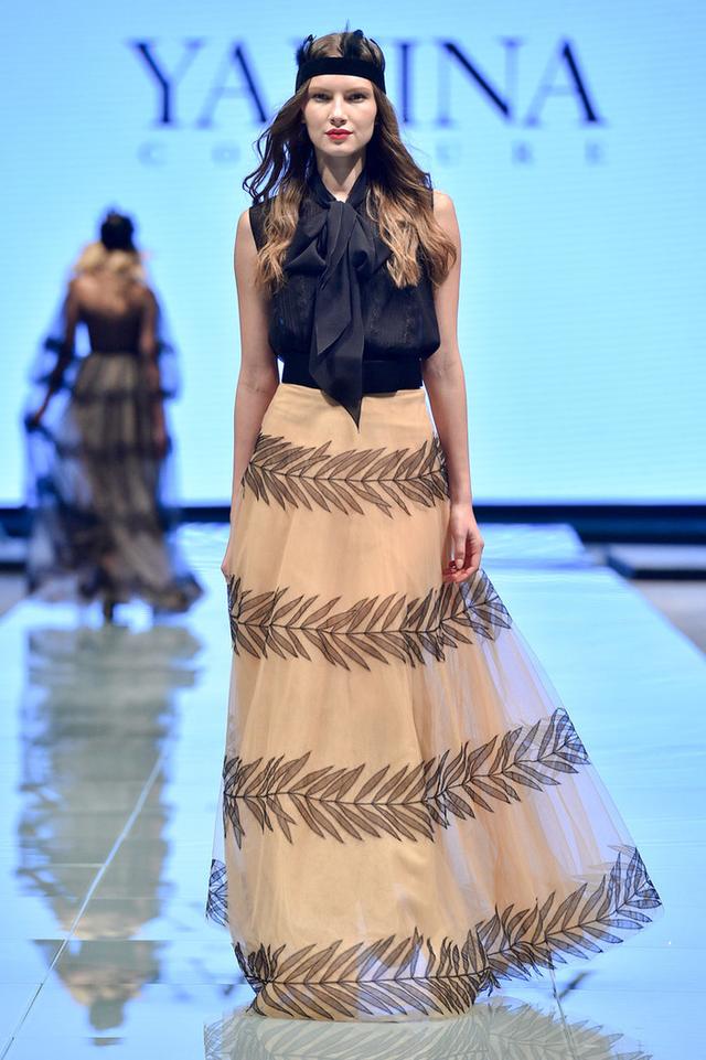 时装秀模特们穿搭精致不失时尚感魅力有型展现女性之美