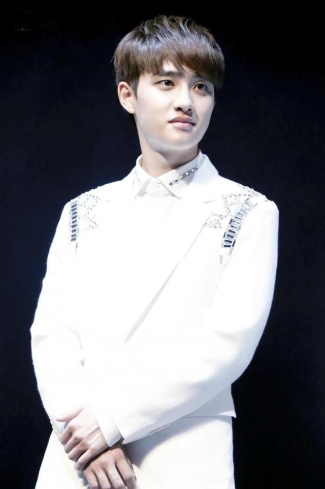 exo都暻秀时尚杂志曝光,眼神坚毅,潇洒不羁,浑身散发男神魅力